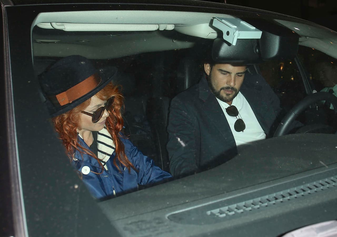 "¡Córrele, que nos siguen echando flashazos!"