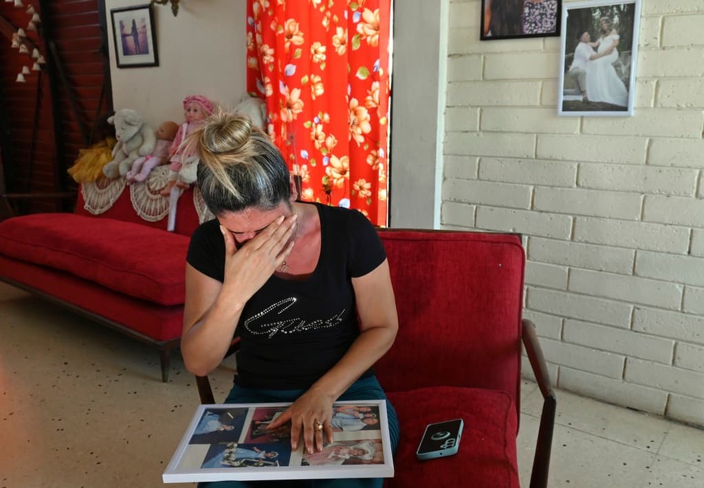 Directamente, el pasado Día de las Madres, esta madre cubana envió un mensaje al presidente estadounidense Donald Trump, quien "dice que cree en Dios. Yo también creo en Dios y (le pediría) que se pusiera la mano en el corazón, que por favor nos ayudara a reunir a nuestra familia, a mi bebé que es pequeña, me necesita”. De inmediato, no recibió una respuesta.