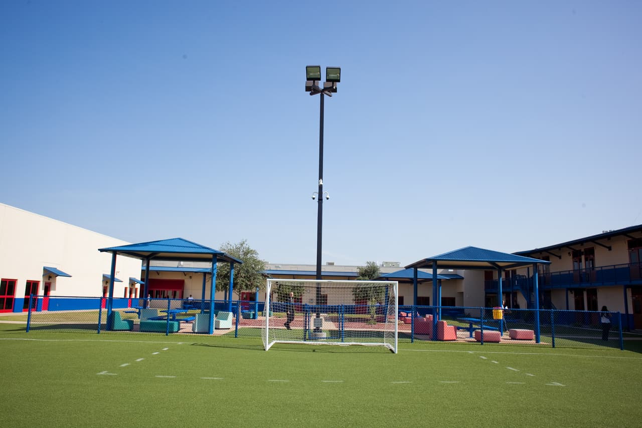 Reducirán tiempo de detención de familias en centros de inmigrantes