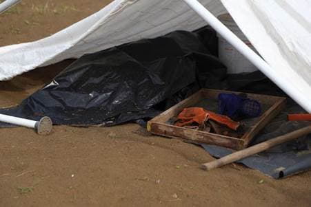 Tienda de campaña con herramientas para las excavaciones.