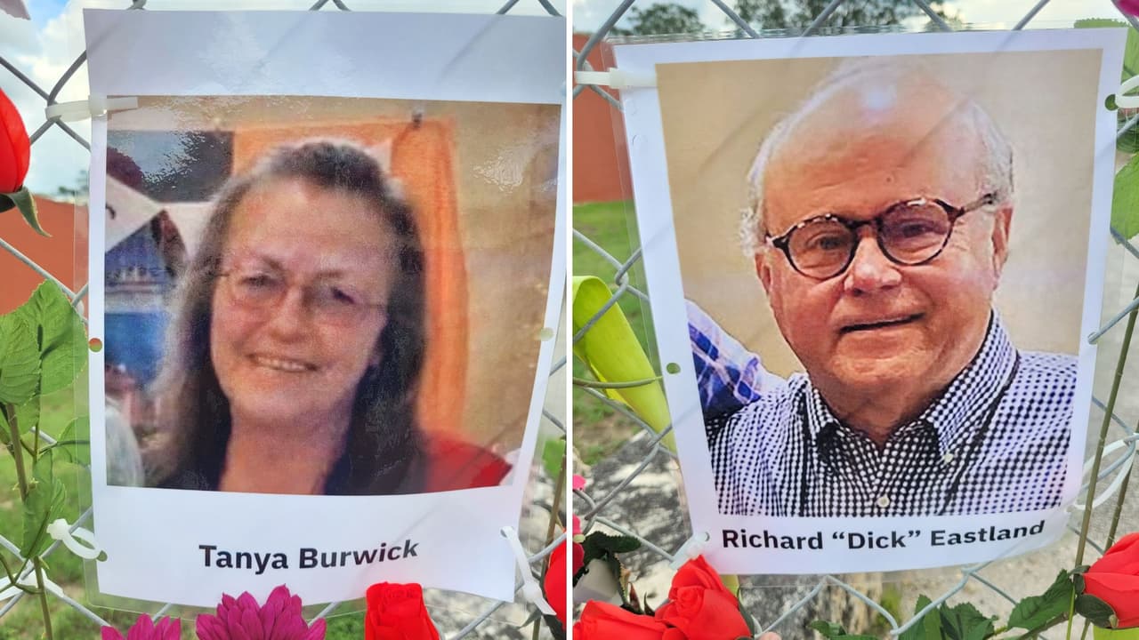 En la reja de un lote junto al río se colocaron las imágenes de las víctimas mortales y de las personas que aún no han sido encontradas.
<br>