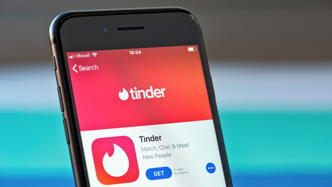 <h3 class="cms-H3-H3">Pero… ¿el amor ya no vende? </h3>
<br>Bumble no está sola en esta situación. 
<b>Otras apps como Tinder, Hinge y OKCupid (todas propiedad de Match Group) también han reportado una desaceleración en sus ingresos.</b> El mercado de las citas online se ha saturado y muchos usuarios se sienten fatigados por las dinámicas actuales:
<b> desinterés, mensajes sin respuesta y citas decepcionantes. </b>