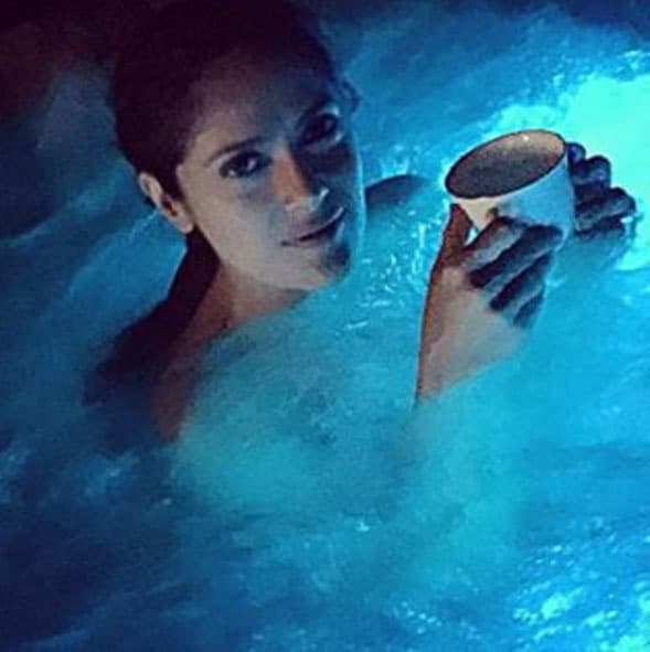 O cuando decide meterse sin ropa a un 'hot tub' en sus vacaciones.