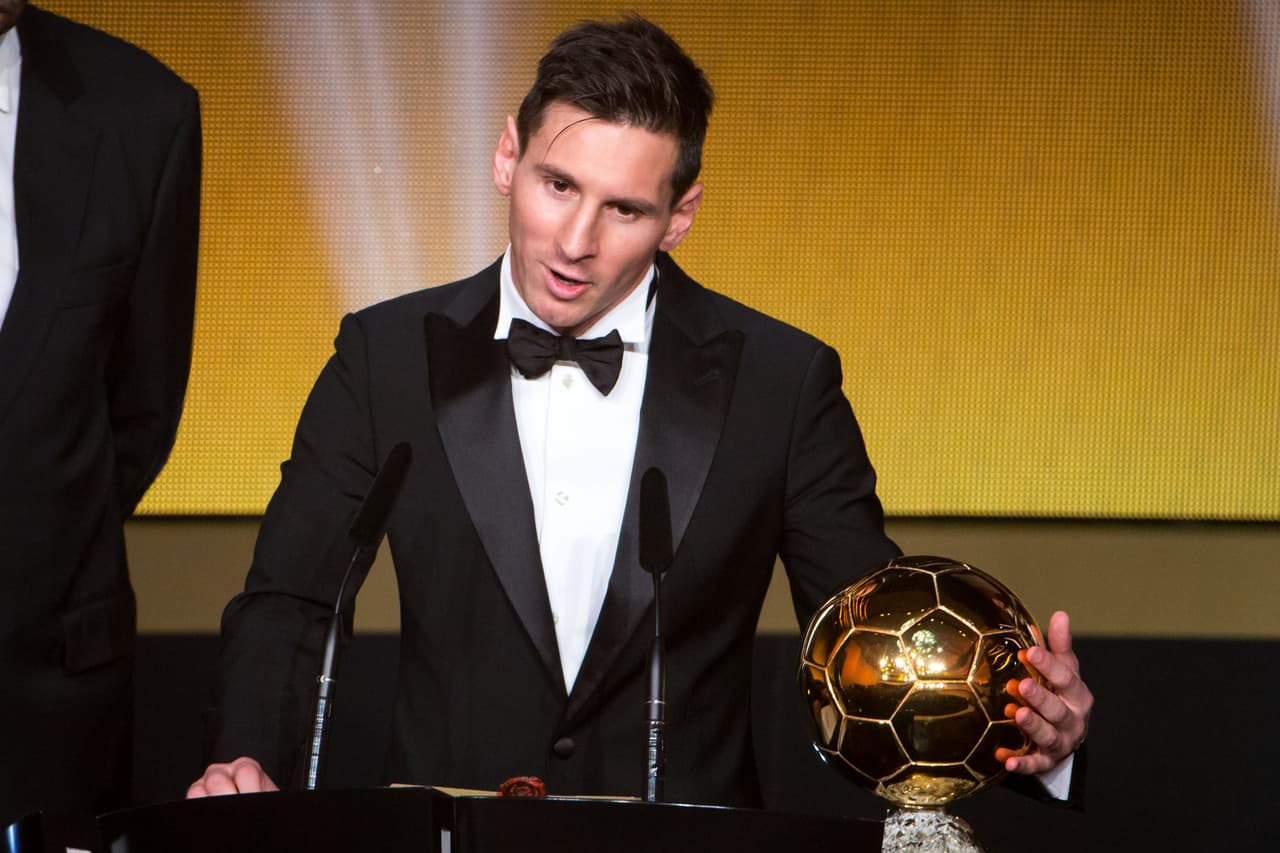 Messi con Barcelona ha obtenido cinco Balones de Oro como el Mejor Jugador del mundo. Algo que nadie más ha conseguido en la historia.