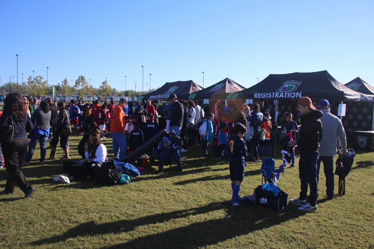 Decenas de personas disfrutaron este 22 de octubre de la más reciente edición de Copa Univision en la ciudad texana en donde practicaron su deporta favorito y convivieron con su comunidad.