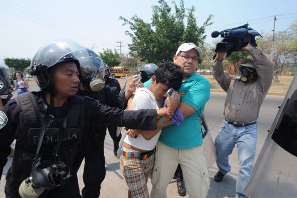 También hizo un llamado para el cese de la persecución, tortura y asesinato de integrantes de organizaciones populares, así como permitir el retorno seguro y sin condiciones del ex presidente Manuel Zelaya.