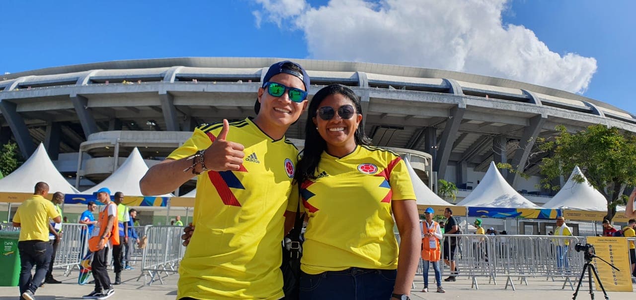 Los fanáticos sudamericanos están listos en las afueras del Estadio Maracaná para la Final de la Copa América que protagonizarán las selecciones de Brasil y Perú.