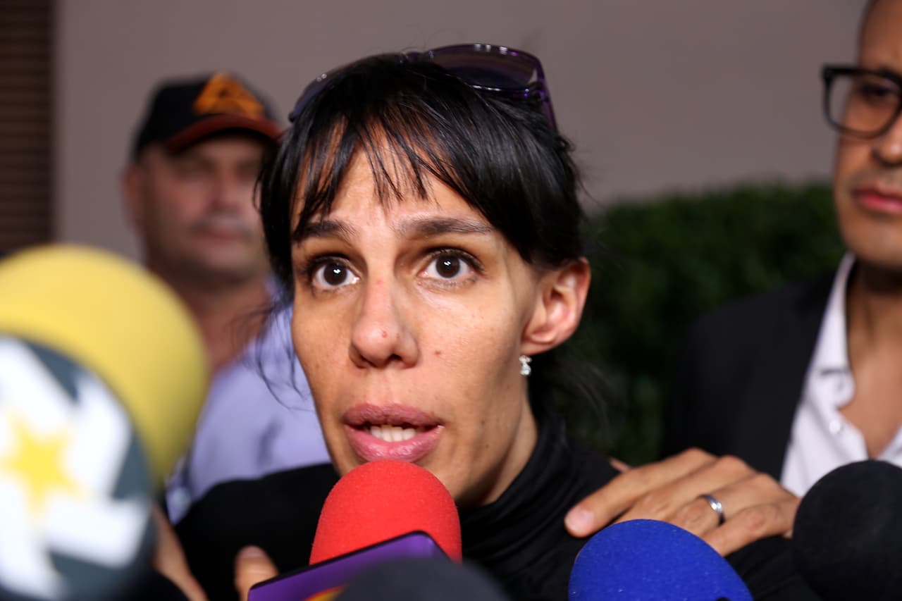 Al salir de la funeraria donde se encuentra José José, Marysol Sosa confirmó que presenció los restos de su padre.