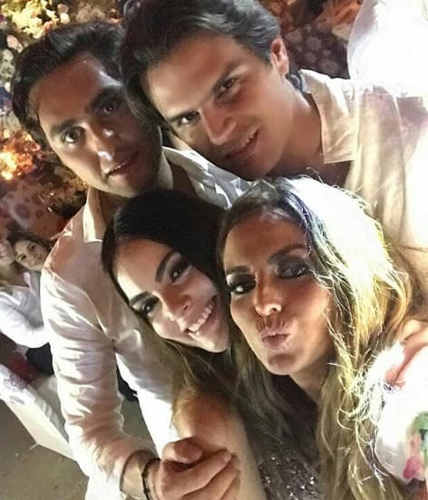 Esta parejita también derrocha amor y pronto llegará al altar.