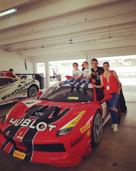 <b><a href="http://www.univision.com/temas/jacqueline-bracamontes">Jacqueline Bracamontes</a></b> y 
<b><a href="http://www.univision.com/programas/novelas/jacqueline-bracamontes-celebra-6-anos-de-casada-con-martin-fuentes-asi-inicio-su-historia-de-amor-fotos">Martín Fuentes</a></b> siempre encuentran tiempo para estar en familia.