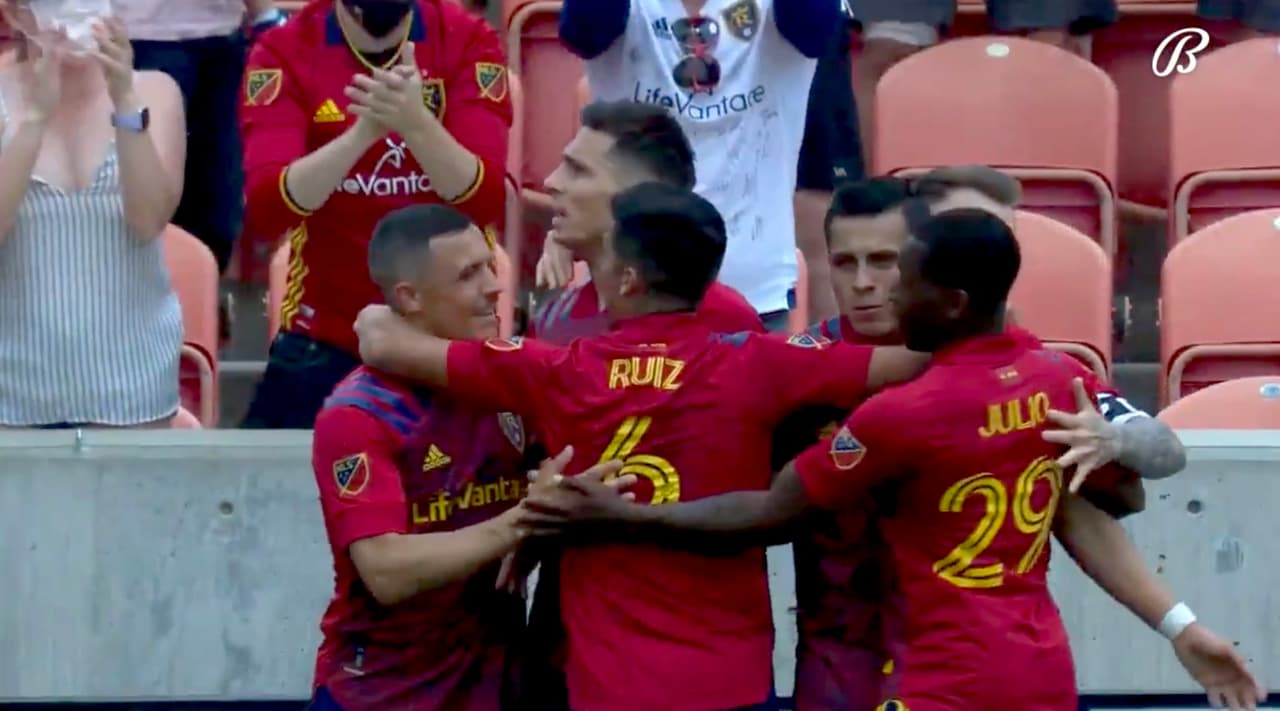 Damir Kreilach gana la marca y con un bello cabezazo la manda a guardar