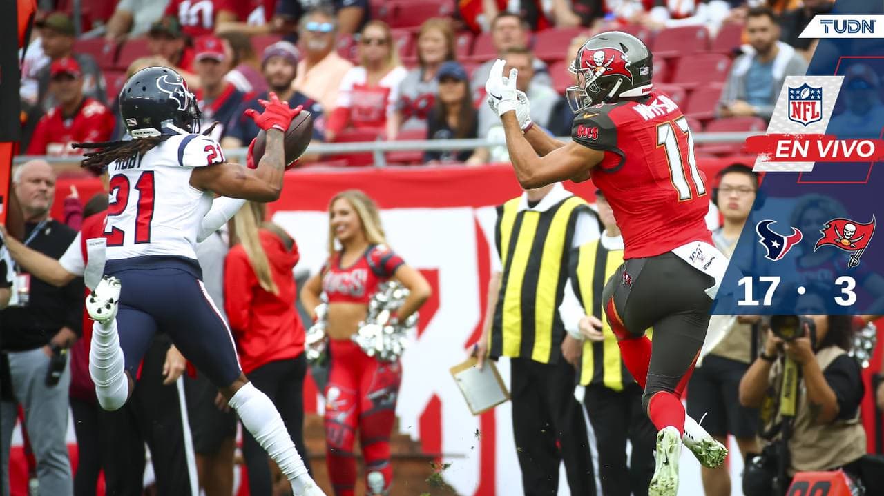 <b>Puesto 9. Acomodadores, asistentes de lobby y tomadores de boletos</b>.
<br>
<br>Nivel promedio de decibeles a los que están expuestos: 90.0 dB (justo en el límite establecido por OSHA).
<br>
<br>Total de personas en este empleo: 138,160.
<br>
<br>Salario promedio anual: 23,500 dólares.
<br>
<br>Trabajan en eventos de entretenimiento, culturales o deportivos que pueden ser ser muy ruidosos. Por ejemplo, en un juego promedio de la NFL se mantiene el nivel de ruido en 90 decibeles todo el tiempo. Algunos juegos han alcanzado niveles superiores a los 130 o 140 decibeles.
<br>