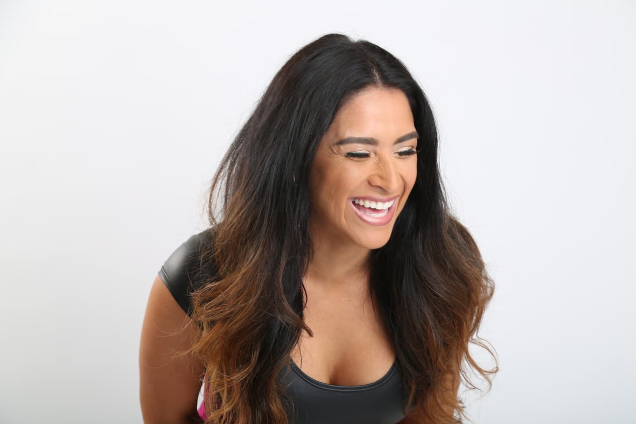 La participante se considera apasionada y divertida.