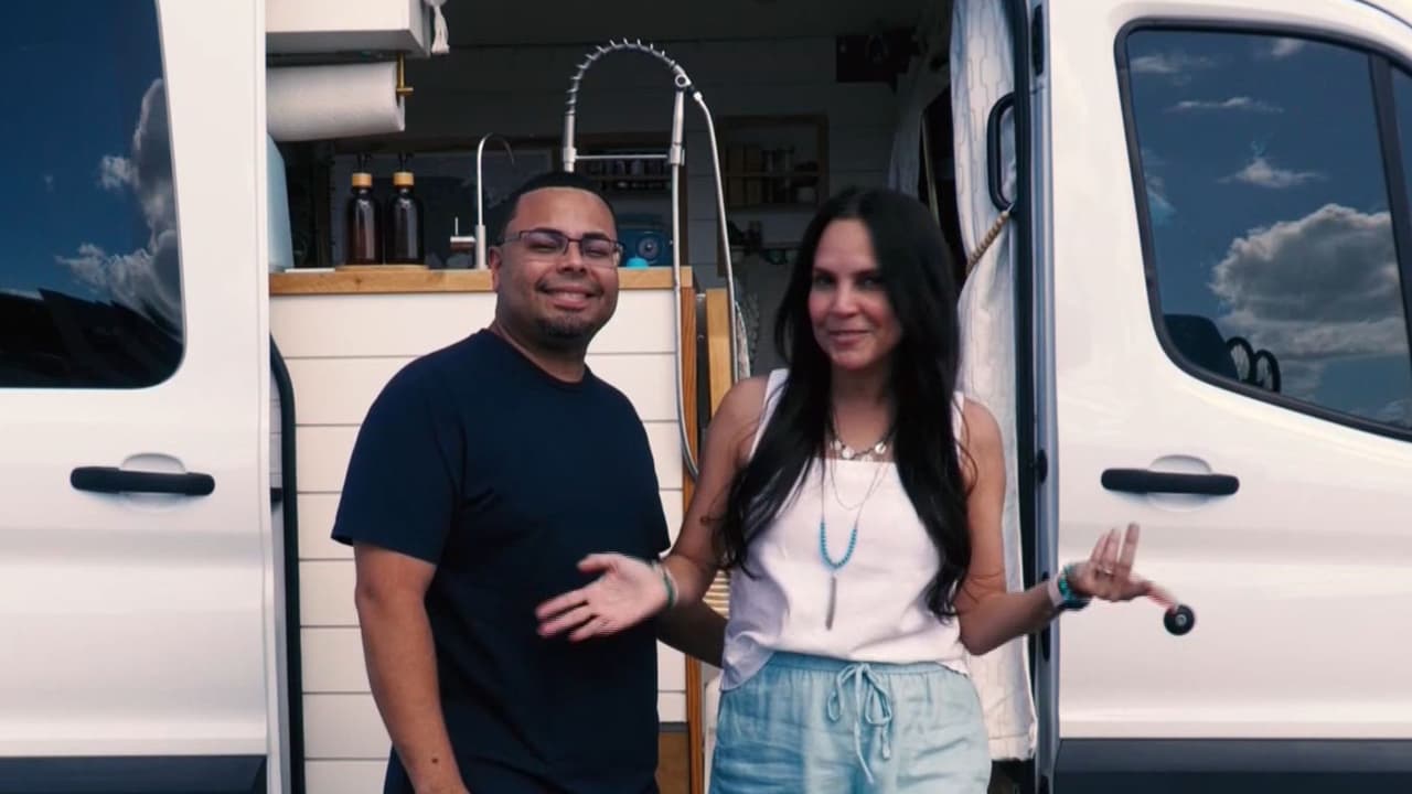 Pareja hispana de Florida deja todo atrás y recorre el país en una Van tras un diagnóstico médico