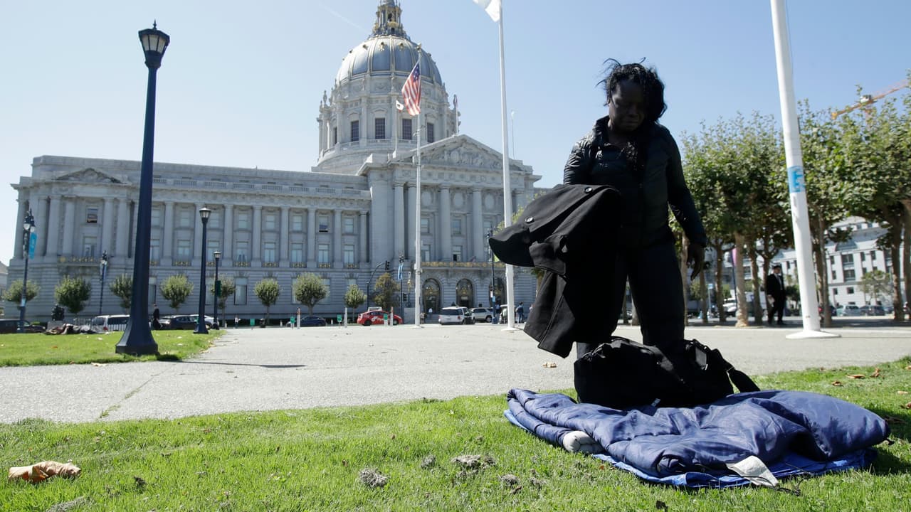 Gobernador de California arranca el 2020 con un plan de $1,400 millones para combatir la crisis de desamparados