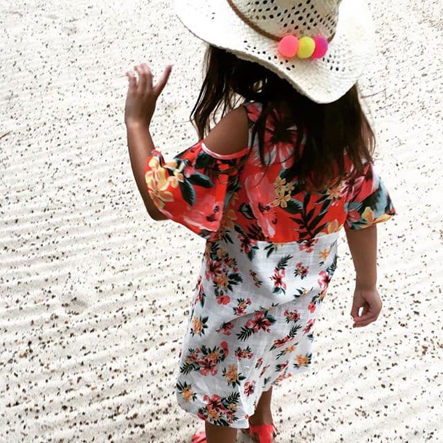 La hermosa presentadora no se fue sola de vacaciones, su pequeña Carlota la acompaña.