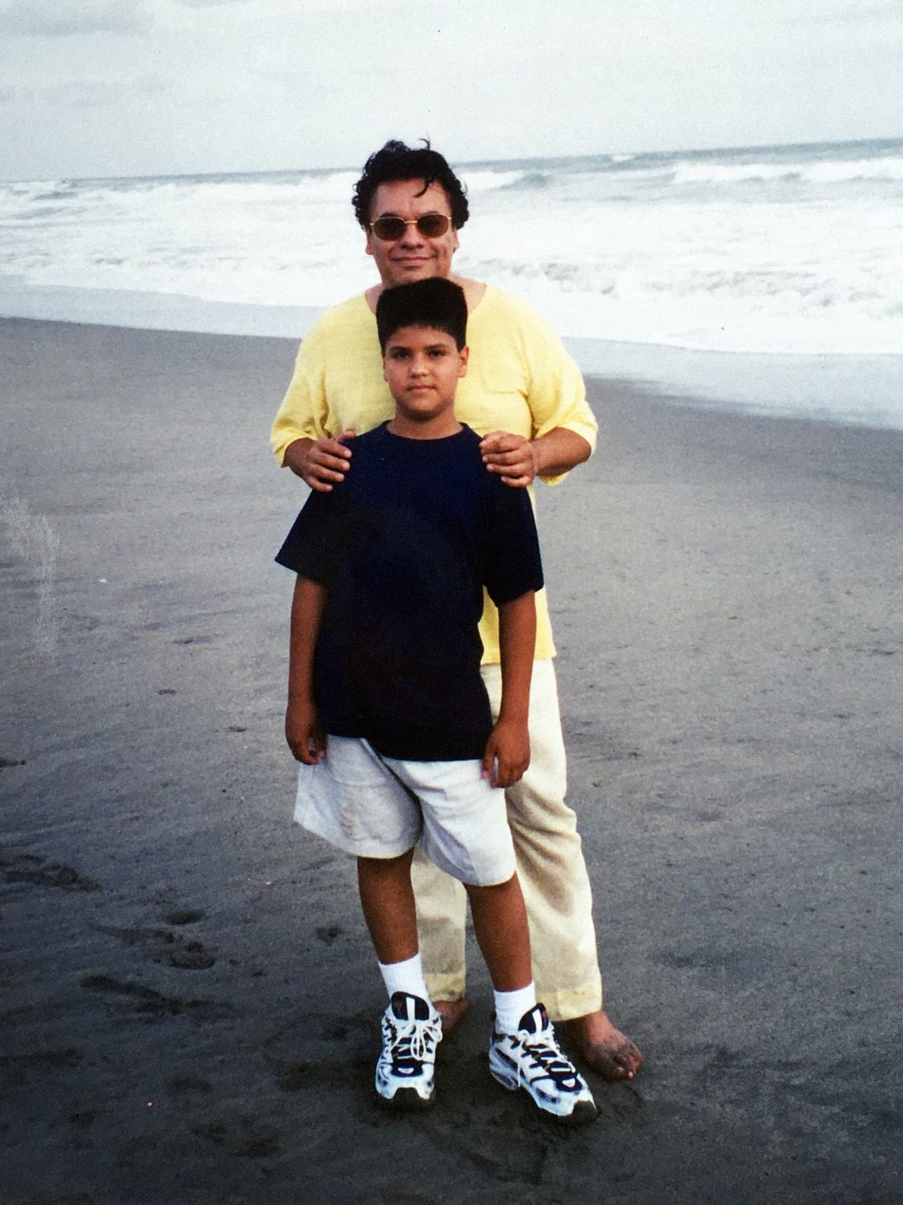 El increíble 
<a href="http://www.univision.com/shows/primer-impacto/el-increible-parecido-entre-juan-gabriel-y-su-hijo-secreto-luis-alberto-aguilera-fotos?cmpid=444222">parecido físico</a> entre padre e hijo dejó boquiabiertos a todos.