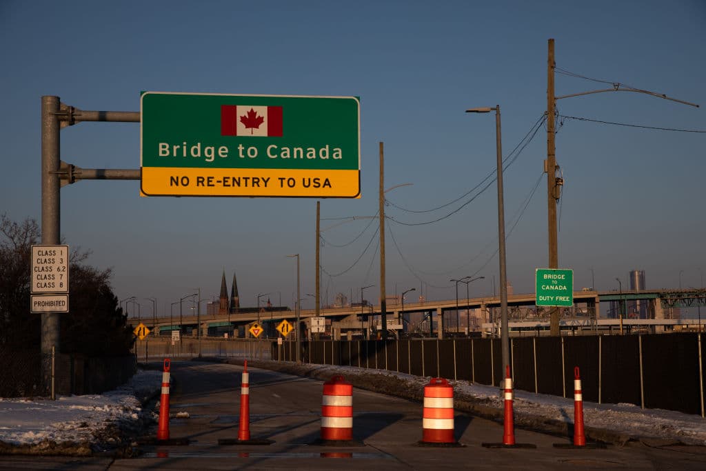 Mendicino agregó: “La mayoría de los canadienses entienden que hay una diferencia entre estar cansados y fatigados por la pandemia y cruzar a otro universo”.