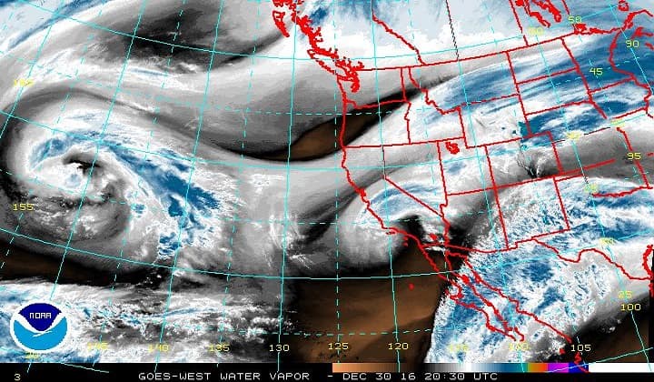 Lluvia y nieve para la última noche del año en el sur de California