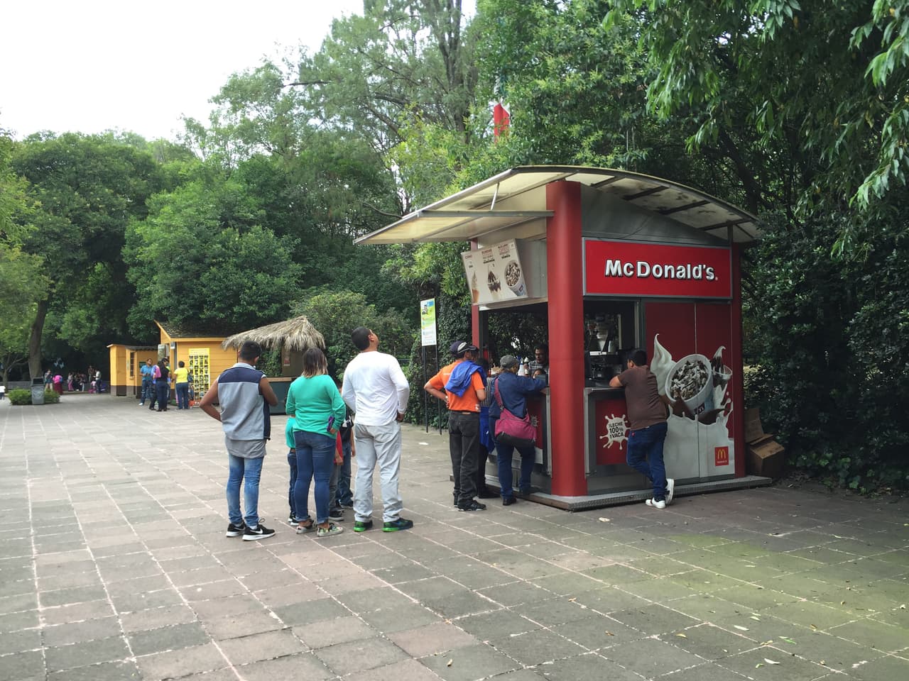 Una de las franquicias dentro de las instalaciones.