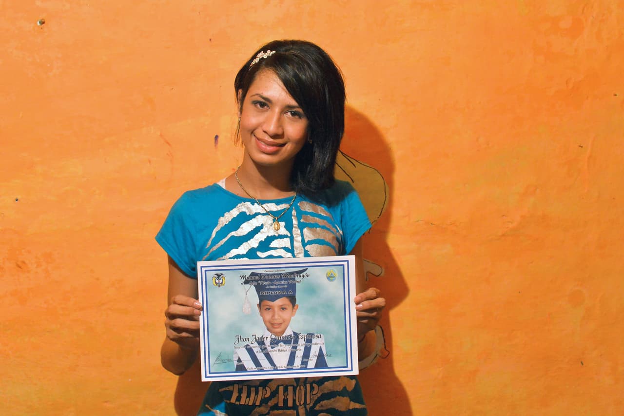 En 
<b>Colombia</b> el debate sobre los niños y adolescentes transgénero comienza a dar resultados: a Gabriela Espinosa, nacida como Jhon Janer Quintero Espinosa, le permitieron llevar el uniforme femenino de su colegio.