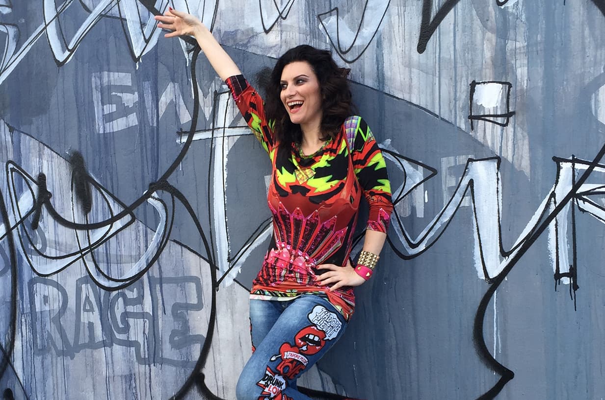 Laura Pausini en gira mundial, bellísima y 'enamorada' 
