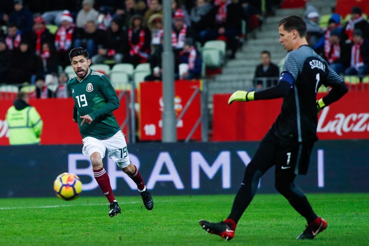 Oribe Peralta ingresó de cambio y se notó enseguida. México recuperó el control y las llegadas con él en el campo - 7