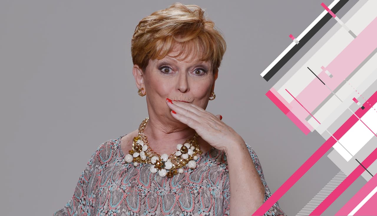 Ya ellas la conocen y sin embargo le temen. Laura Moro es la profesora de dicción más estricta. Sabe con qué vienen las chicas y no aceptará excusas.