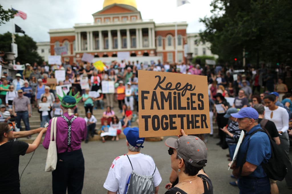 "Mantengan a las familias unidas", pedían en Boston.