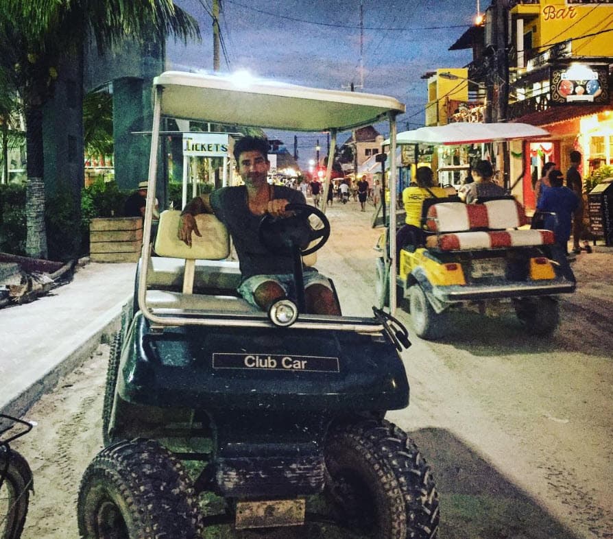 Durante 2020, y después de que se dio a conocer que él enfrentaba aún una situación jurídica en su país, ella sí llegó a contestarle a sus fans cómo estaba su marido. 
<br>