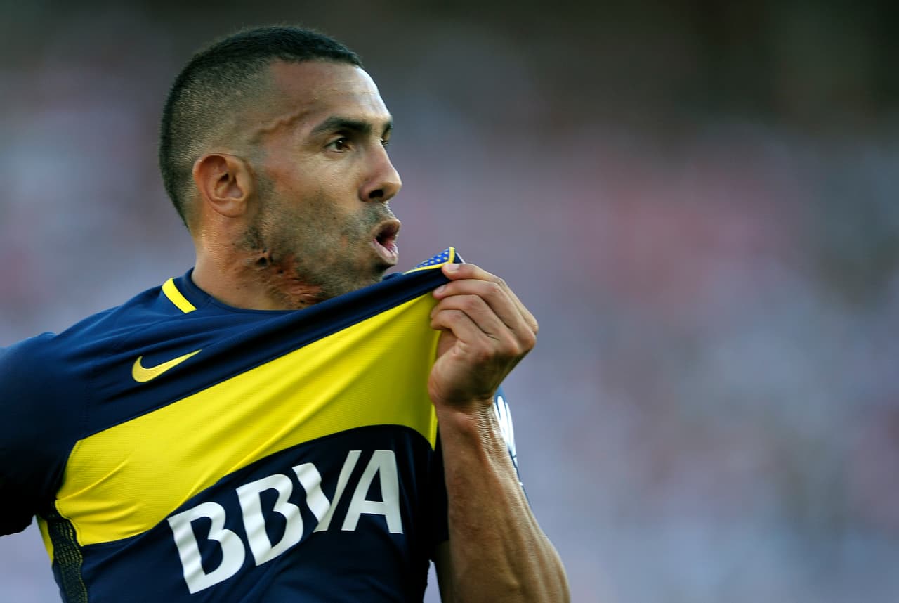 El argentino Carlos Tevez jugará en el Shangai Shenua de China y será con 40 millones de dólares por cada temporada el jugador mejor pagado del mundo. Recibirá 110 mil dólares por día.