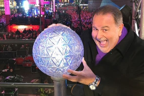 Además, ha aparecido en listados de la revista "People" entre los más bellos y los más elegantes.