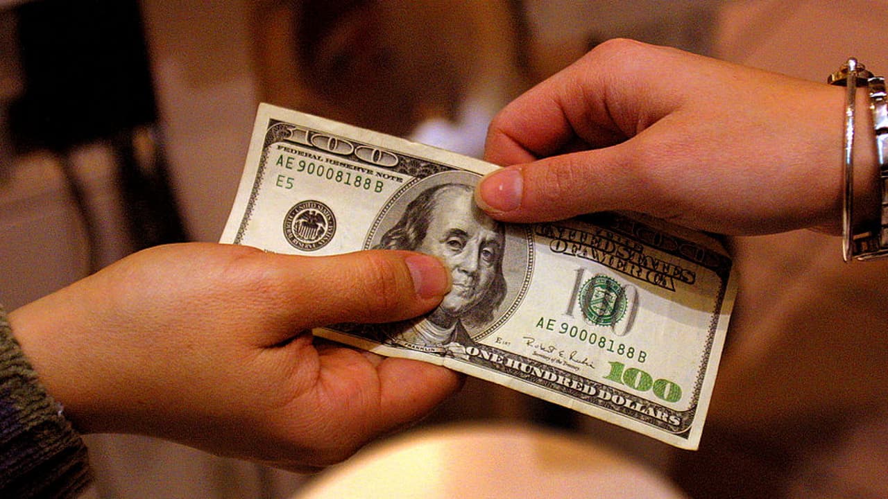 <b><a href="https://www.univision.com/local/nueva-york-wxtv/este-programa-ayuda-a-padres-del-distrito-escolar-30-de-queens-a-ahorrar-para-la-universidad-de-sus-hijos-video">Este programa ayuda a padres del Distrito Escolar 30 de Queens a ahorrar para la universidad de sus hijos </a></b>