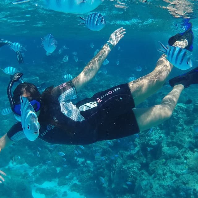 Aquí vemos a Mia buceando en las aguas de Bora Bora.