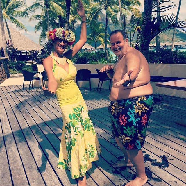 Raúl tomó una clase rápida de baile tahitiano.