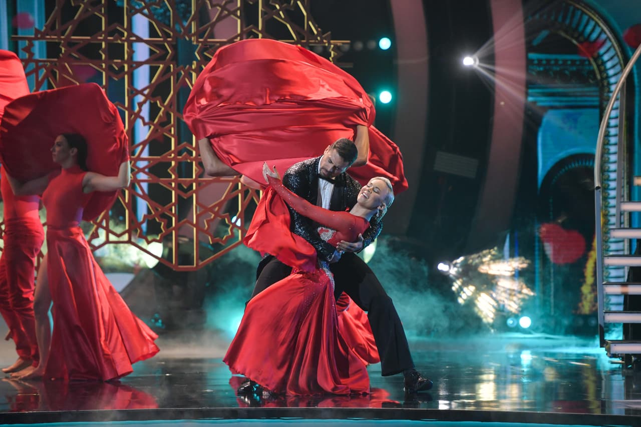 La juez le dijo que estaba impresionada con lo que significó esta canción para él, pero más por su forma de bailar: "tus líneas, tus brazos, tus piernas, en control total. Tu progreso ha sido inmenso".