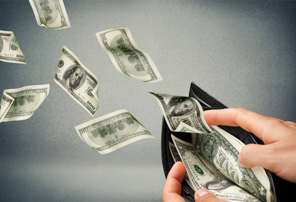 Otras veces tienes un dinerito para comprar algo pero te surge algo inesperado. Como eres un sagitariano positivo, te darás cuenta que pasó por algo. Si cambian tus planes, es para que dirijas tu atención a otro lado. Convierte cualquier revés en una victoria.
<br>