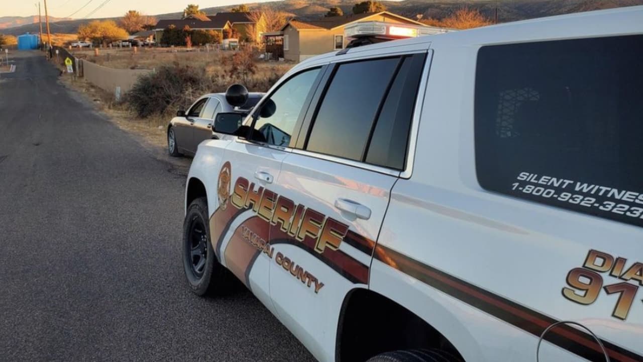 Un hombre dispara y mata a un oficial del sheriff del condado Yavapai; el sospechoso fue detenido