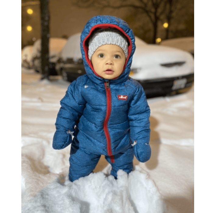 Esta fue la primera nevada para este bebé del área triestatal.