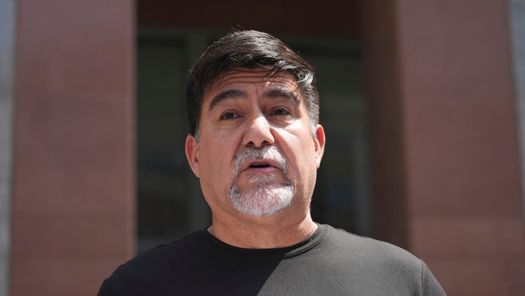 Dijo que los inmigrantes detenidos en cinco celdas "se sienten abandonados, se sienten solos".