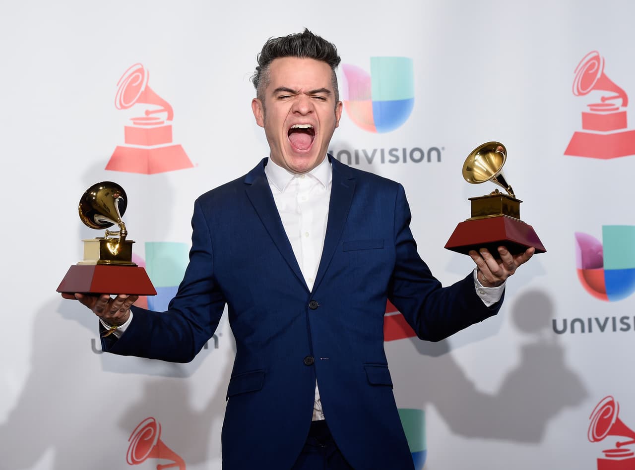 <b>Diamante Eléctrico</b>
<br>
<b>Gramófonos ganados: </b>2
<br>
<b>Categorías en las cuales ganó:</b>
<br>Mejor Álbum de Rock
<br>Mejor Canción de Rock