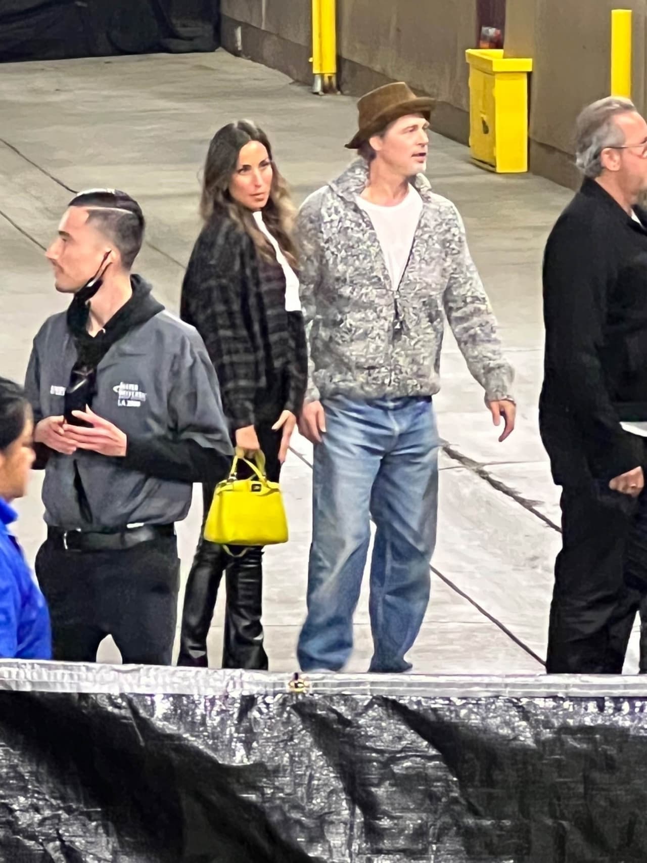 De acuerdo con información de The Grosby Group, la pareja llegó al Teatro Orpheum de Los Ángeles, en donde fueron sorprendidos por los paparazzi.