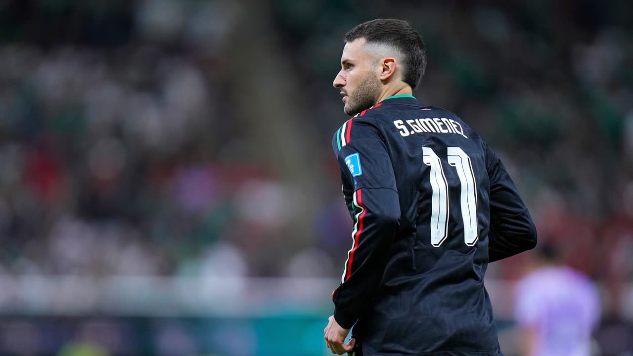 Reportan oferta de Orlando City por el delantero Santiago Gimenez