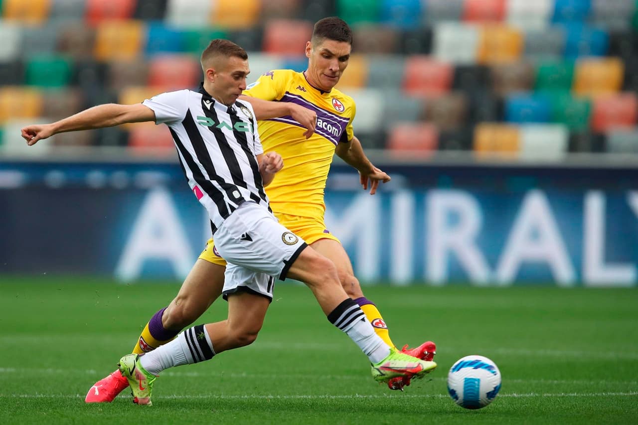 Dusan Vlahovic, de penalti, le dio la victoria a la Fiorentina ante el Udiense por la mínima, durante la sexta fecha de la Serie A. Este ha sido el cuarto gol del serbio en seis partidos en lo que va de la temporada y mantiene a su equipo en puestos europeos.