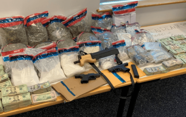 Más de 7,5 kilos de la droga mortal fentanilo fueron incautados de lo que la policía dice que era una red de narcotráfico de varios estados que distribuía narcóticos en Nueva Jersey, Pensilvania, Maryland y Delaware. El anillo supuestamente también tuvo una gran operación en Filadelfia.