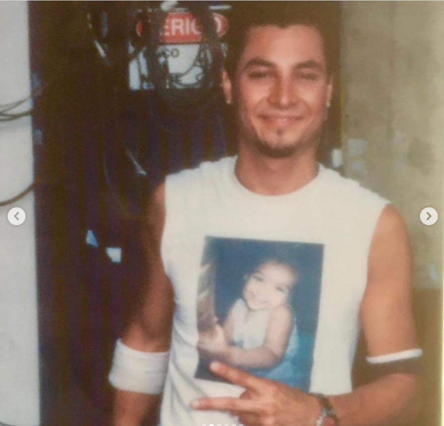 "A pesar de que por la distancia no pude compartir con él en estos momentos tan difíciles mis pensamientos y mi corazón siempre estarán con él", lamentó. 
<br>