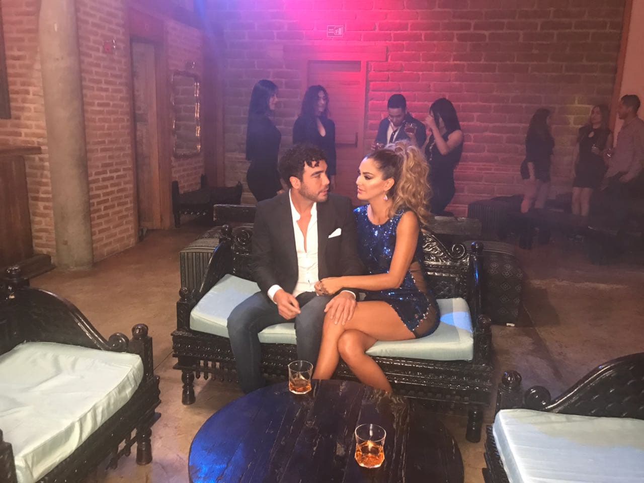 A pesar de la larga jornada, Ninel se mostró siempre profesional y entusiasmada.