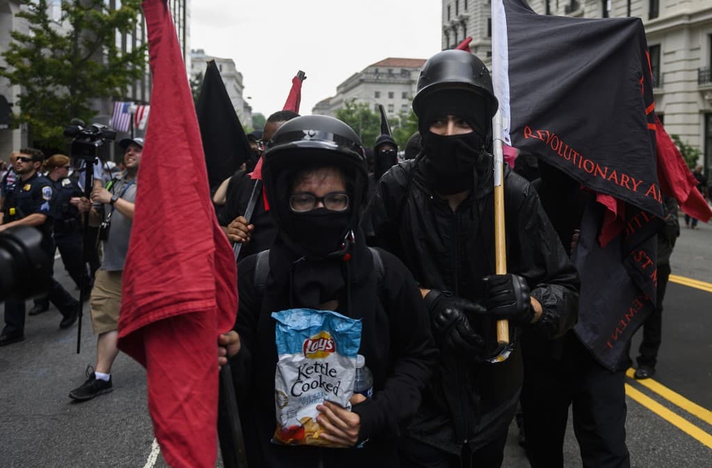 El mitin “All Out D.C.”, incluyó
<b>música go-go </b>para ahogar los mensajes del llamado “nacionalismo blanco”.