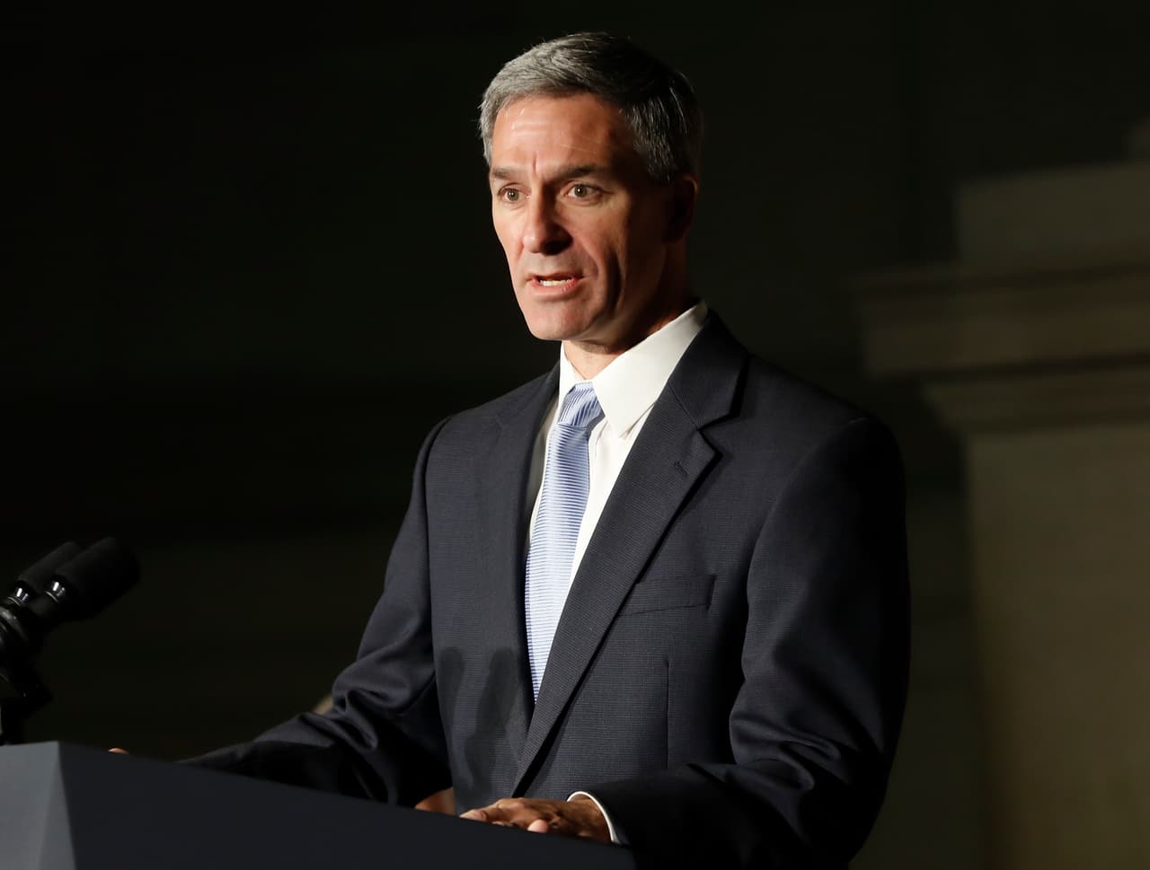 Alarmados por la 'tolerancia cero' abogados piden reunirse con el director de la USCIS