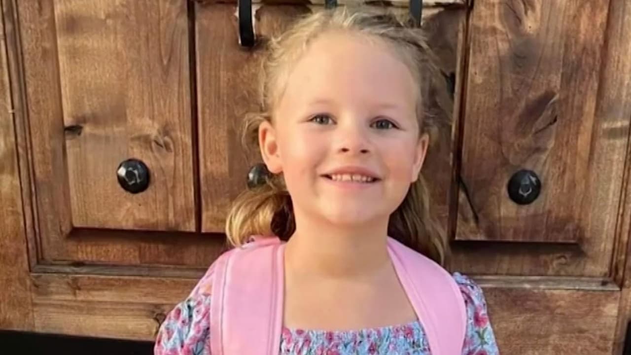 “Mami está rota sin ti”: el desolador mensaje de la madre de Athena Strand, la niña secuestrada y asesinada por un chofer de FedEx en Texas